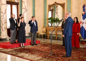 Abinader juramenta al Consejo Consultivo para la Transformación de la Policía Nacional