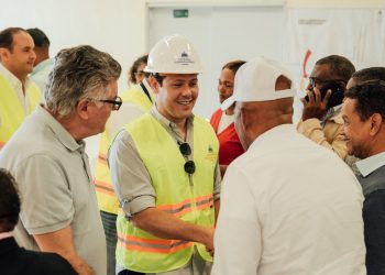 Ministro supervisa construcción de centros penitenciarios en San Juan y Barahona