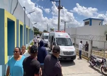 Intoxicación química afecta a personas en liceo de SFM