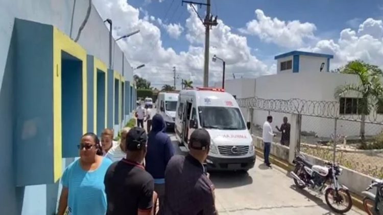 Intoxicación química afecta a personas en liceo de SFM