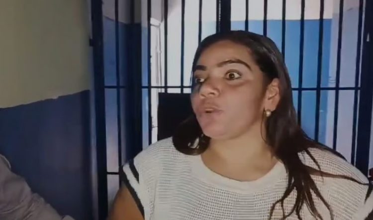 Prisión preventiva para mujer por romper cristales del vehículo de su ex