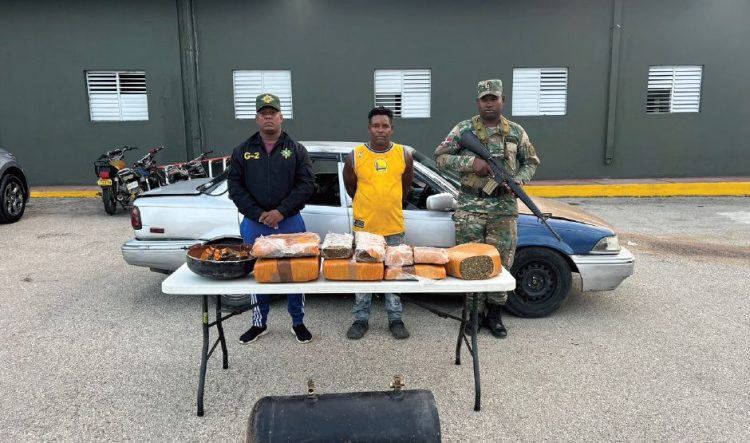 Ocupan 11 paquetes de marihuana dentro de un tanque de gas en Elías Piña