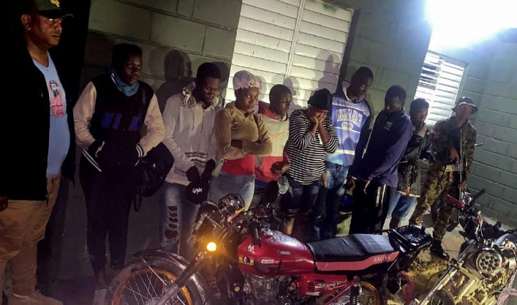 Ejército detiene a 50 haitianos indocumentados en la frontera