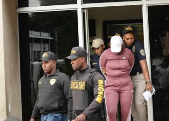 Inicia juicio contra mujer acusada de asesinato de chino
