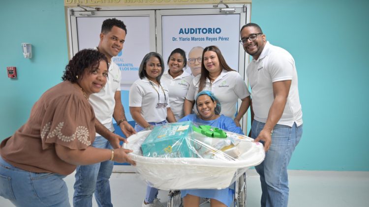 SeNaSa entrega canastillas a los primeros bebés de 2025 por tercer año consecutivo