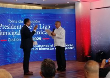 Víctor D’Aza asume su segundo período en la Liga Municipal Dominicana