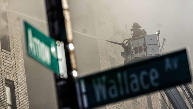 Siete heridos en incendio en bloque de viviendas del Bronx