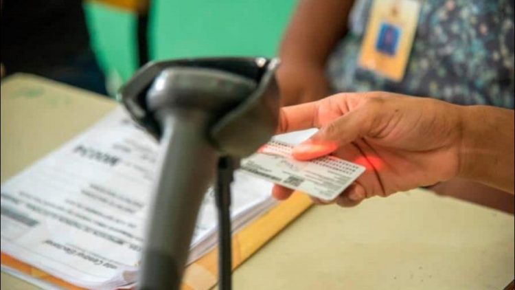 Ciudadanos con cédula vencida por más de un año