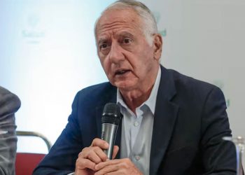 Ministro de Salud de Colombia enfrenta juicio por desabastecimiento de medicamentos