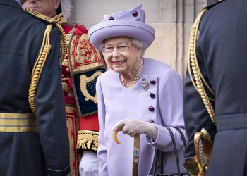 El MI5 ocultó a la reina Isabel II que uno de sus asesores era un espía soviético