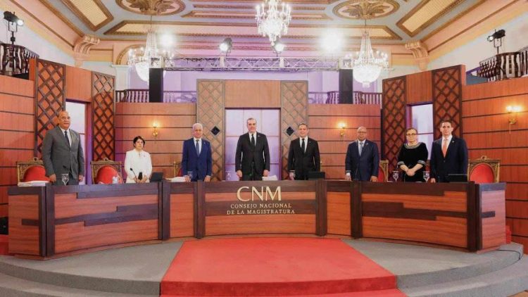 Abinader promulga reforma a la Ley del Consejo Nacional de la Magistratura