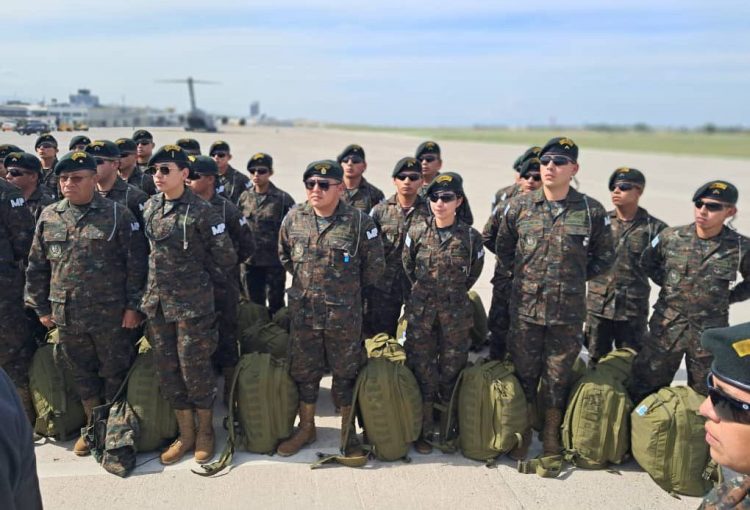 Militares guatemaltecos y salvadoreños llegan a Haití para unirse a las lucha contra las bandas