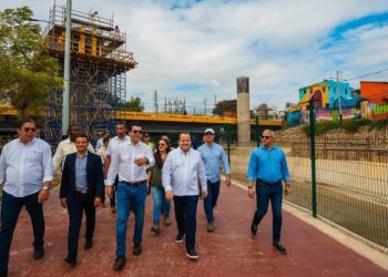 Paliza anuncia construcción del aeropuerto internacional de Oviedo