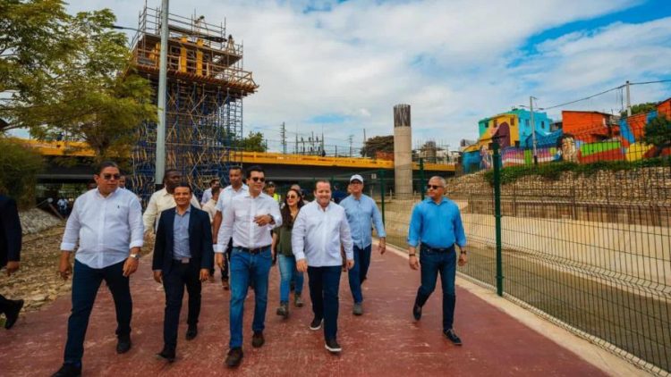 Paliza anuncia construcción del aeropuerto internacional de Oviedo