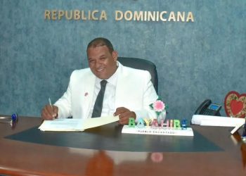 Protestan en Bayahíbe contra arresto del director municipal y su hijo