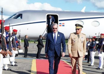 Abinader regresa al país tras participar en toma de posesión de gobernadora de Puerto Rico