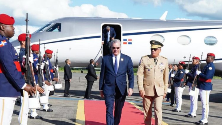 Abinader regresa al país tras participar en toma de posesión de gobernadora de Puerto Rico