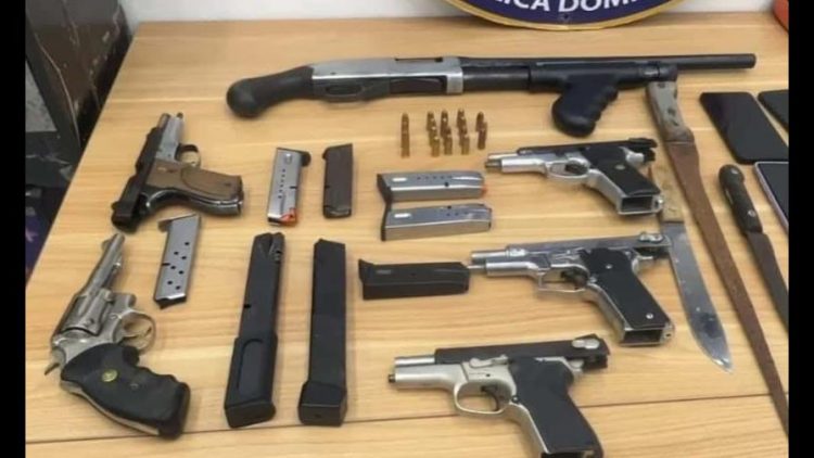 Detienen a dos hombres con seis armas de fuego en Tenares