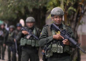 Fiscalía colombiana reactivan órdenes de captura contra ELN por violencia