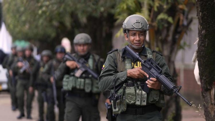 Fiscalía colombiana reactivan órdenes de captura contra ELN por violencia