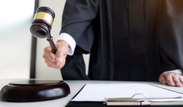 Envían a prisión hombre de 53 años acusado de abusar a cinco niñas