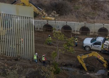 Gobierno de Donald Trump reanuda la reconstrucción del muro fronterizo en Tijuana