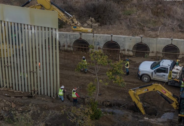 Gobierno de Donald Trump reanuda la reconstrucción del muro fronterizo en Tijuana