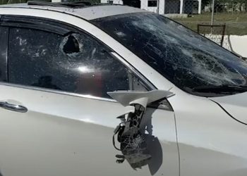 Arrestan mujer por vandalizar propiedad de su ex pareja en Aguayo