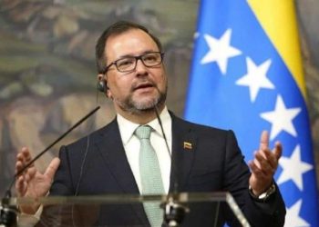 Venezuela lanza operativo para atender desplazados colombianos
