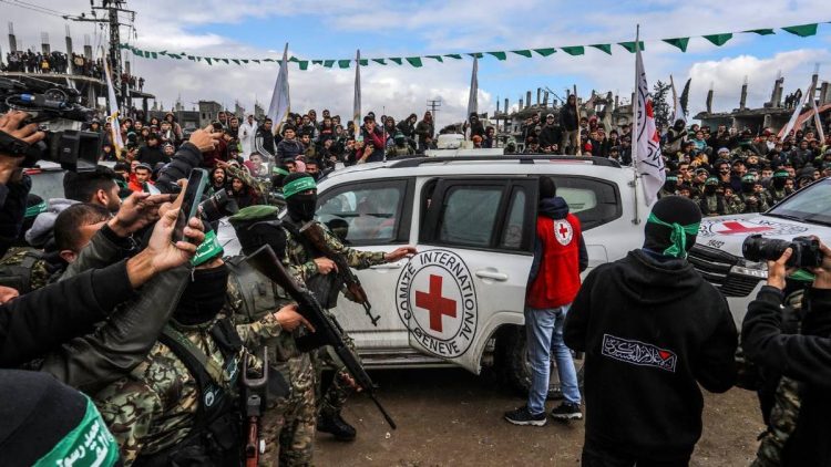 Hamás acusa a Israel de manipular a las familias de los rehenes a través de sus informes forenses