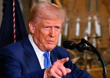 Trump amenaza con sanciones a funcionarios locales opositores