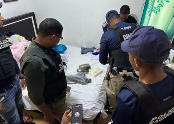 Ocupan arma de fuego y más de tres mil gramos de presunta cocaína en allanamiento en La Romana