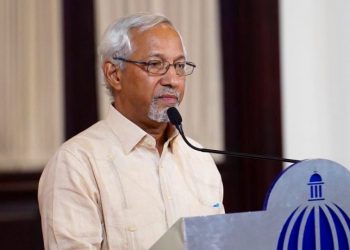 Adocco presenta querella contra el exministro Ángel Hernández por presunto lavado de activos