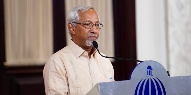 Adocco presenta querella contra el exministro Ángel Hernández por presunto lavado de activos