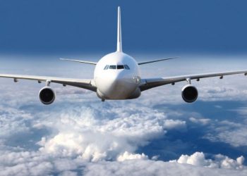 Buscan avión desaparecido en Alaska con diez personas