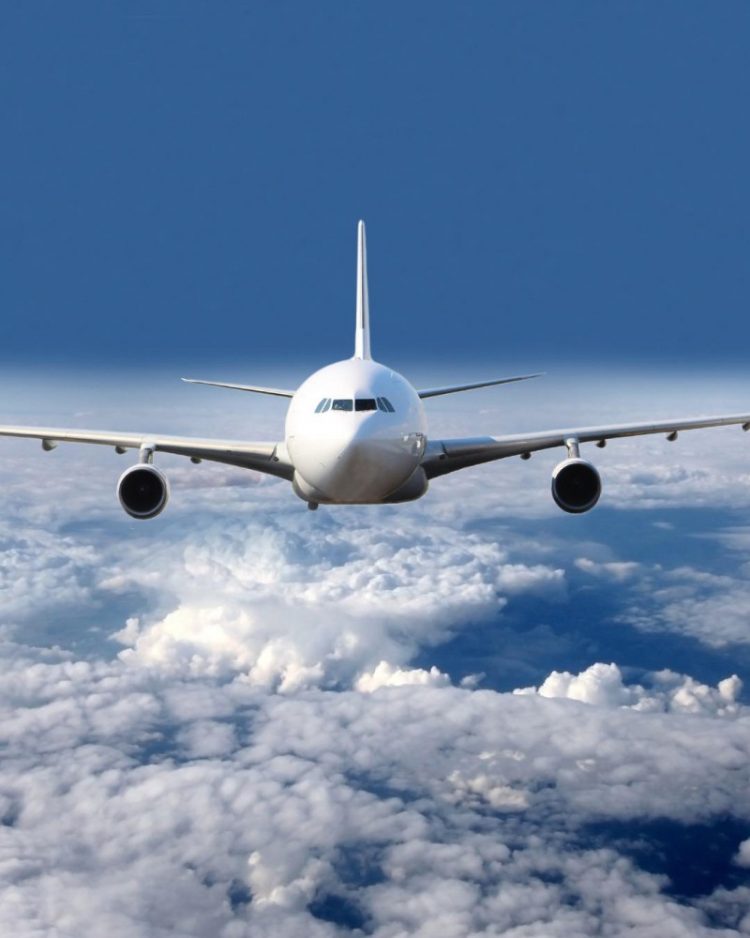 Buscan avión desaparecido en Alaska con diez personas