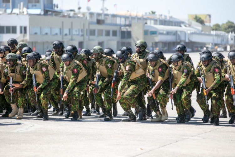 Refuerzan seguridad en Haití con policías kenianos