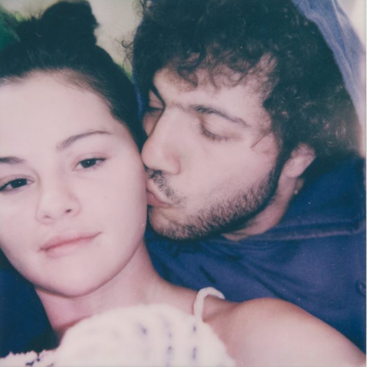 Selena Gómez y Benny Blanco anuncian álbum por San Valentín
