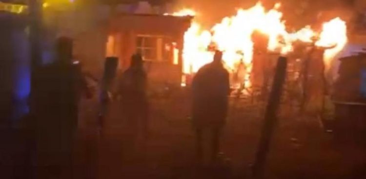 Pizarrete: Matan a joven e incendian casas de la familia del agresor