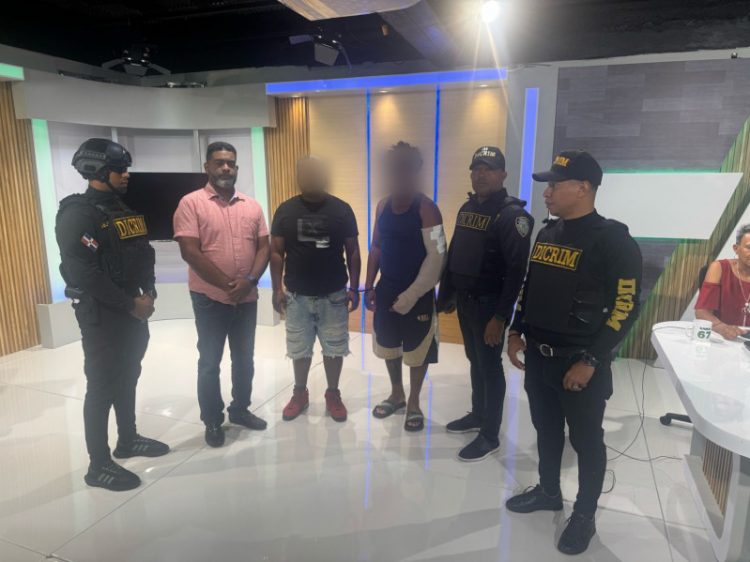 Se entregan dos hombres acusados de matar a otro en Pizarrete