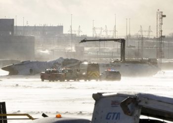 Delta ofrece 30,000 dólares a los pasajeros del avión accidentado en Toronto