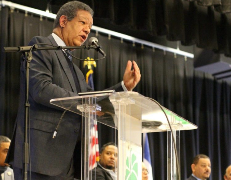 Leonel Fernández denuncia "indiferencia" del Gobierno ante intoxicaciones en escuelas