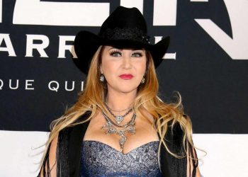 Orden de restricción contra esposo de Alicia Villarreal Orden de restricción contra esposo de Alicia Villarreal