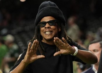 Jay-Z pierde 20 millones de dólares en empresas tras acusaciones de abuso infantil