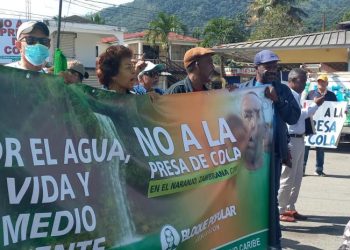 Marcha en protesta contra Barrick Gold y la presa de cola