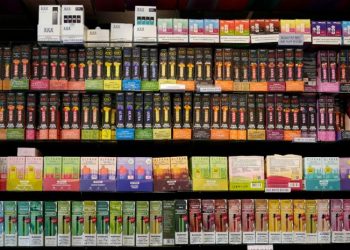 Nueva York demanda a distribuidores de productos de vapeo