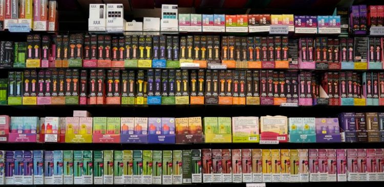 Nueva York demanda a distribuidores de productos de vapeo