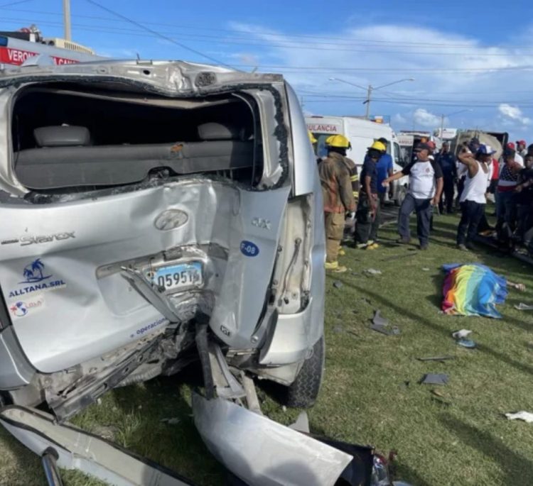 Turistas heridos en choque entre patana y camión en Punta Cana