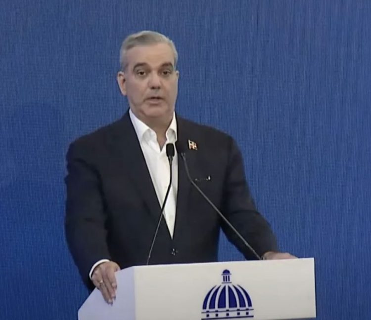 Abinader limitará atención médica a extranjeros ilegales