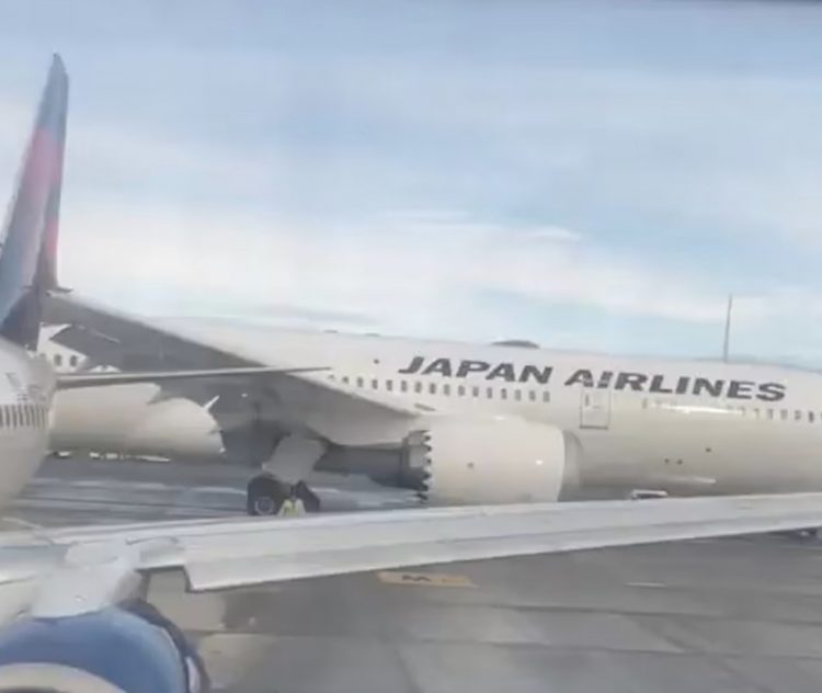 Avión de Japan Airlines chocó con una aeronave de Delta en el aeropuerto de Seattle-Tacoma